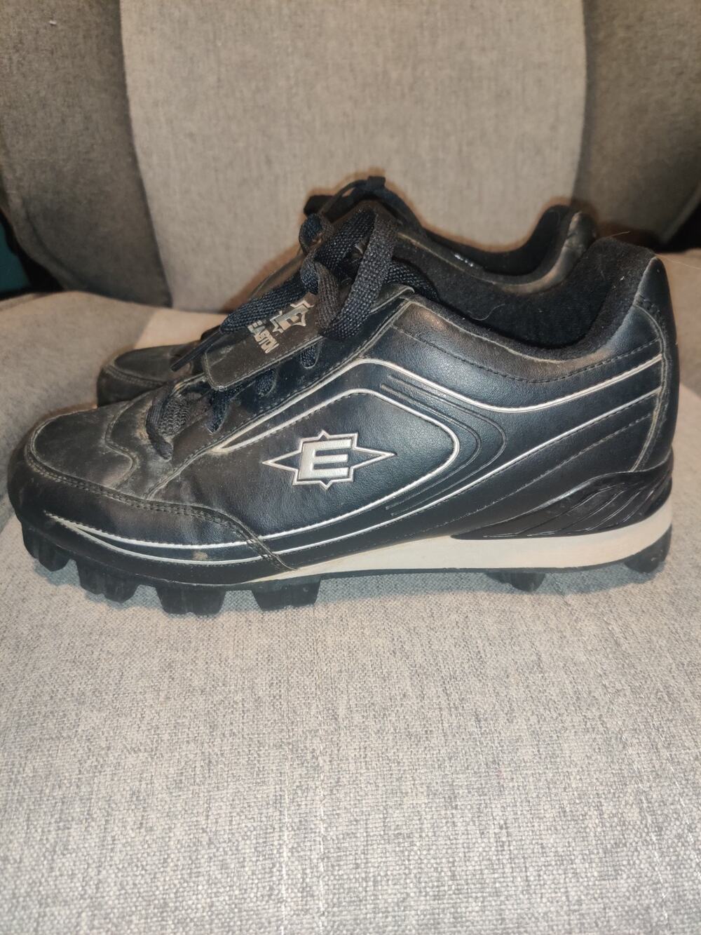 Easton Titan Rubber Baseball Cleats Boys Youth Size 6